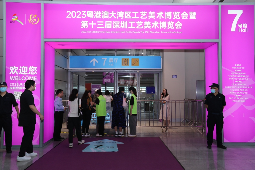 2023粵港澳大灣區(qū)工藝美術(shù)博覽會(huì)在深圳會(huì)展中心（福田）開幕。主辦方供圖