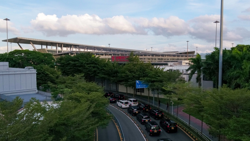 深港復(fù)關(guān)以來(lái)，深圳灣口岸先后14次刷新單日客流新高。鄭增浩攝